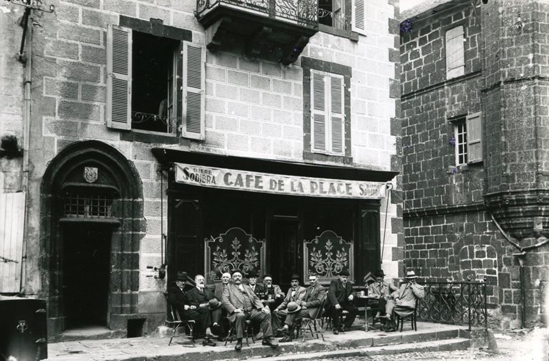 Le « Café de la Place » à Salers