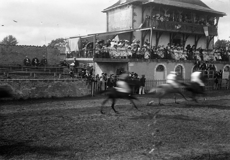 Course de chevaux à l’hippodrome d’Aurillac