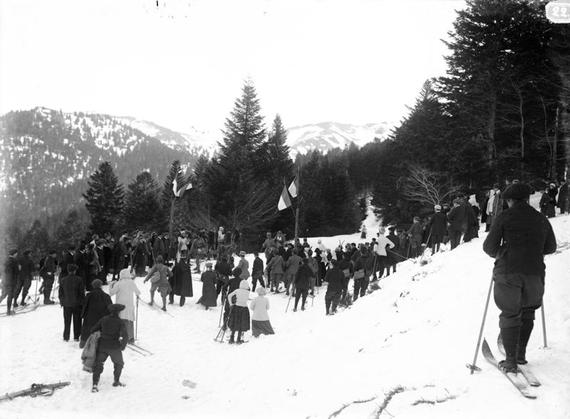 5e concours international de ski au Lioran : les spectateurs au bord d’une piste