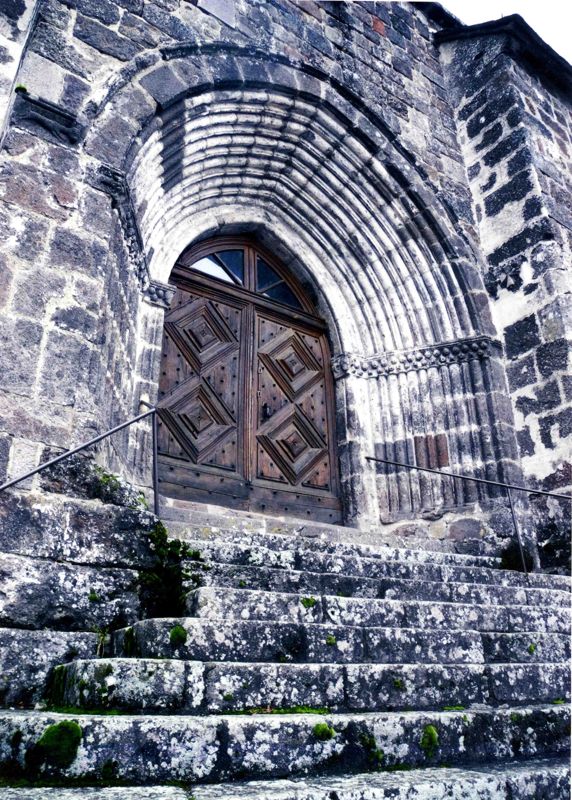 Eglise de Tournemire : porche gothique
