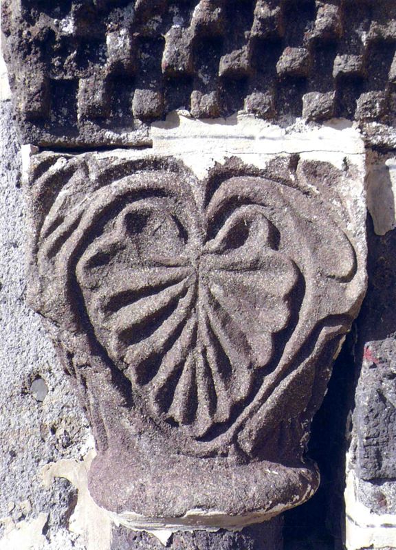 Eglise de Girgols : chapiteau du porche roman