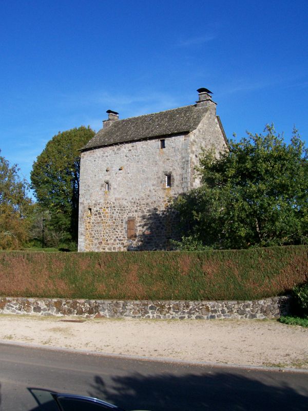 L’Hôpital de Saint-Cirgues-de-Malbert : face arrière du logis de l’ancienne commanderie de Chamfranchesse