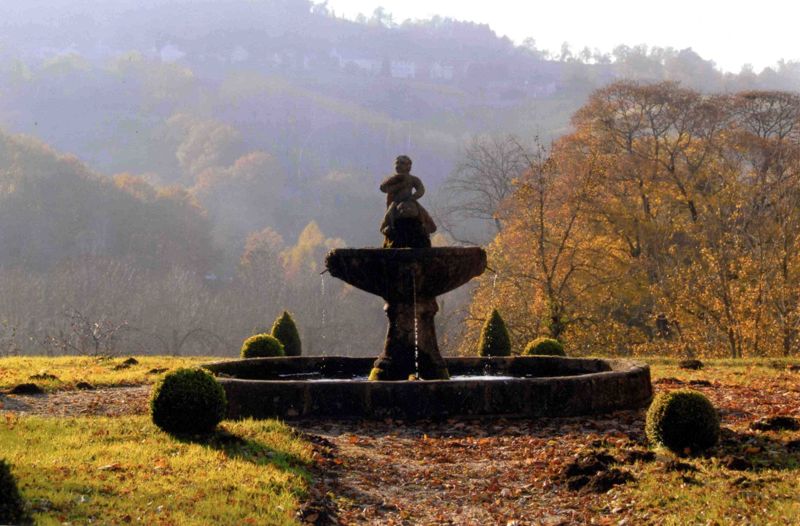 La fontaine d’Arion au château du Cambon. Photographie de Jean-Louis Marche.