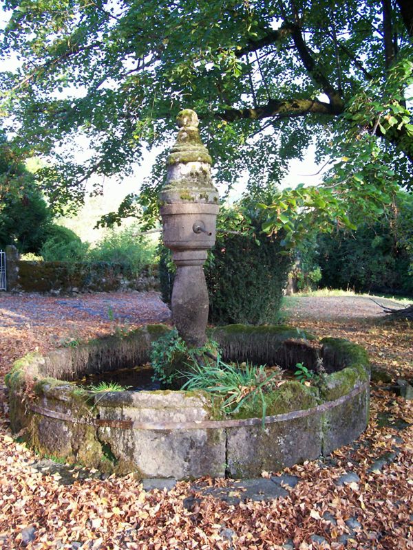 Fontaine. - Cros (Saint-Cernin)