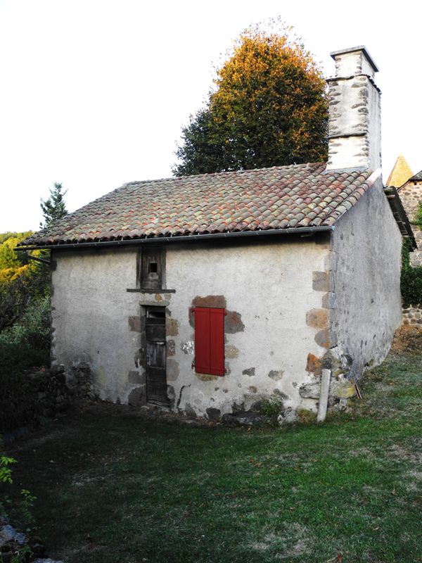 Maison élémentaire. - Bassinhac (Freix-Anglards)