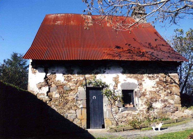 Maison élémentaire (début XVIIe siècle). - Favars (Freix-Anglards)