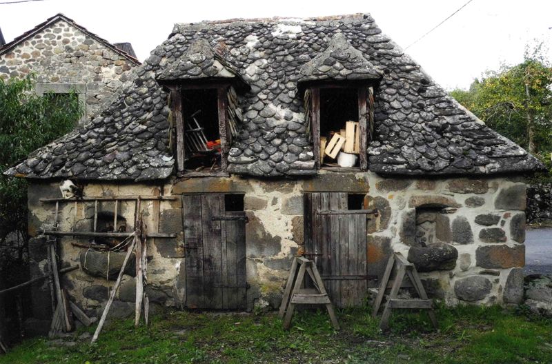 Loge à porcs. - Vernuéjouls (Freix-Anglards)