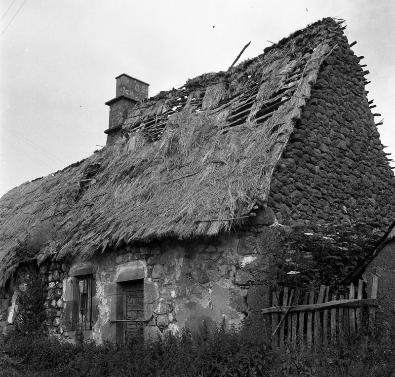 Chaumière disparue. - Labastide (Girgols). Document de la Photothèque cantalienne