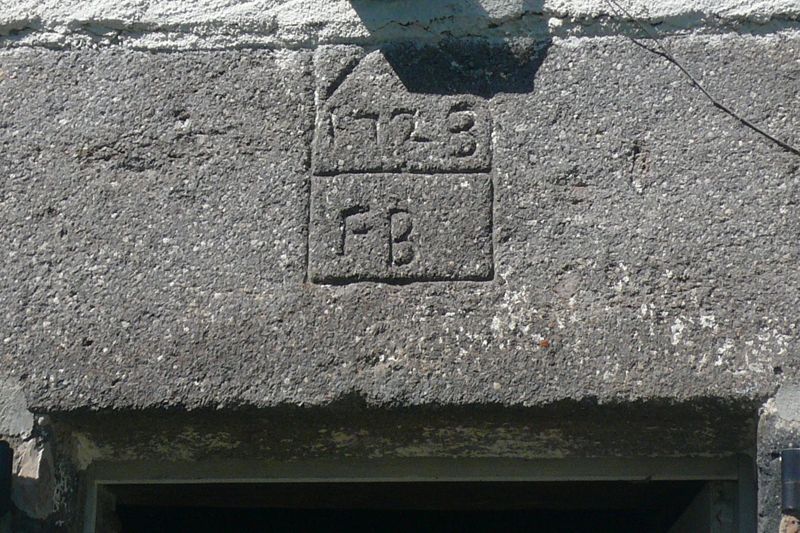 Linteau gravé FB 1728. - Bourg de Girgols : François Bastide
