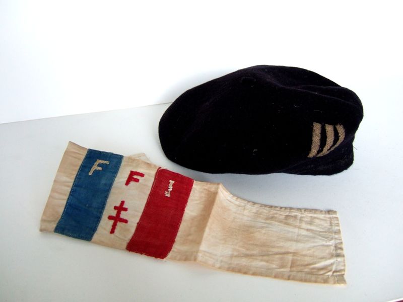 Brassard et béret de capitaine de FFI de Pierre Parra