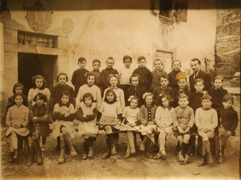 Photographie des élèves de l’école de Spontour (Dordogne)