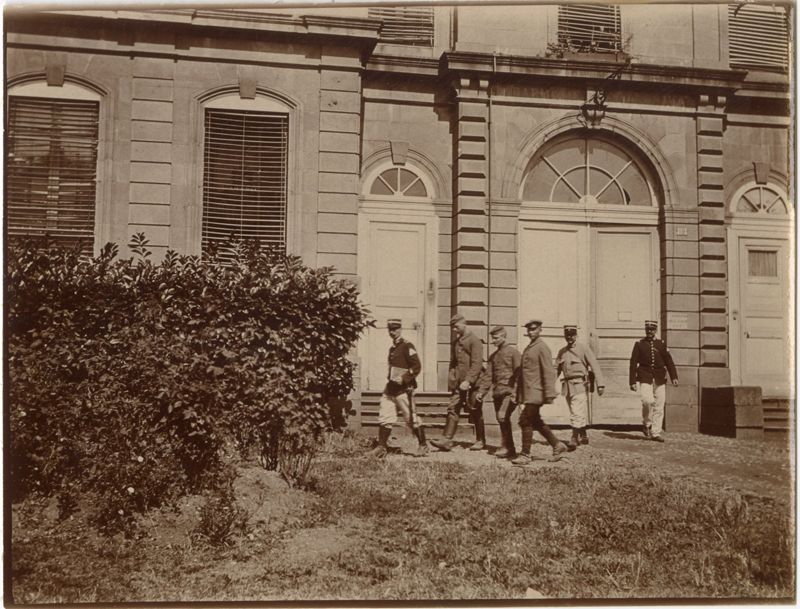 Prisonniers de guerre évadés ramenés par la gendarmerie à Aurillac le 14 août 1916