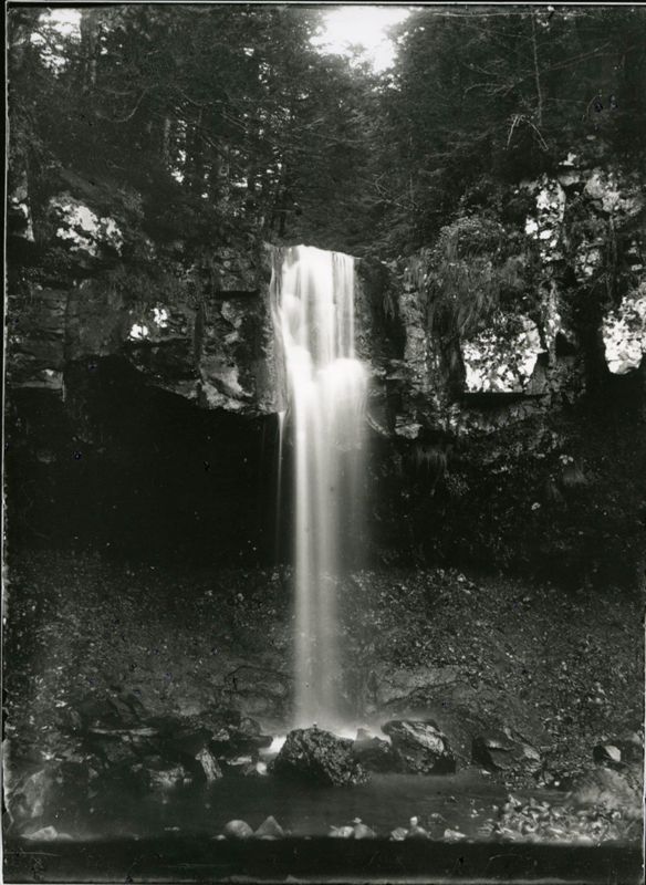 Cascade du Mouguet (Le Fau), [1897-1920] (30 Fi 49)