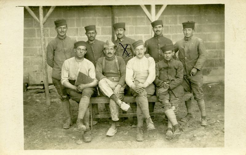Denis Gazals entouré de soldats (55 Fi 7)