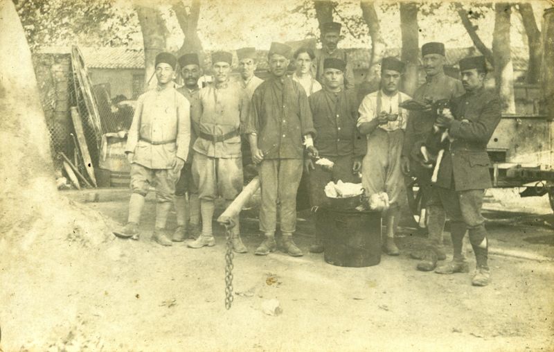 Soldats et groupe d'employés turques  (55 Fi 11)