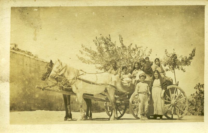 Famille d'Arméniens (55 Fi 15)