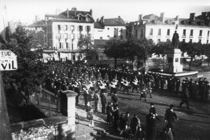 Défilé de miliciens à Aurillac