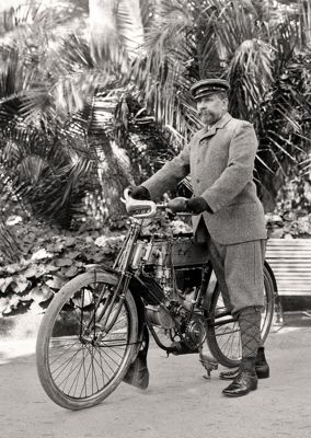 Albert Ier à motocylette (APM, cliché Chusseau-Flaviens)