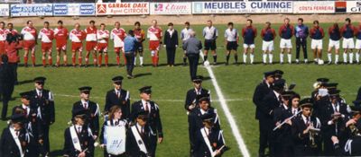 Les équipes avant le match, 1997  (ADC 23 Fi 19)