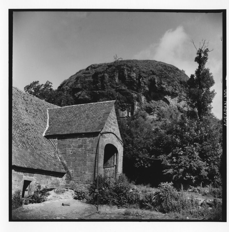 Entrée de la grange de la Peyre, juillet 1970