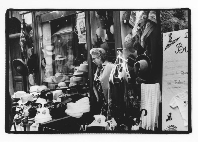 Chez le chapelier, juillet 1982