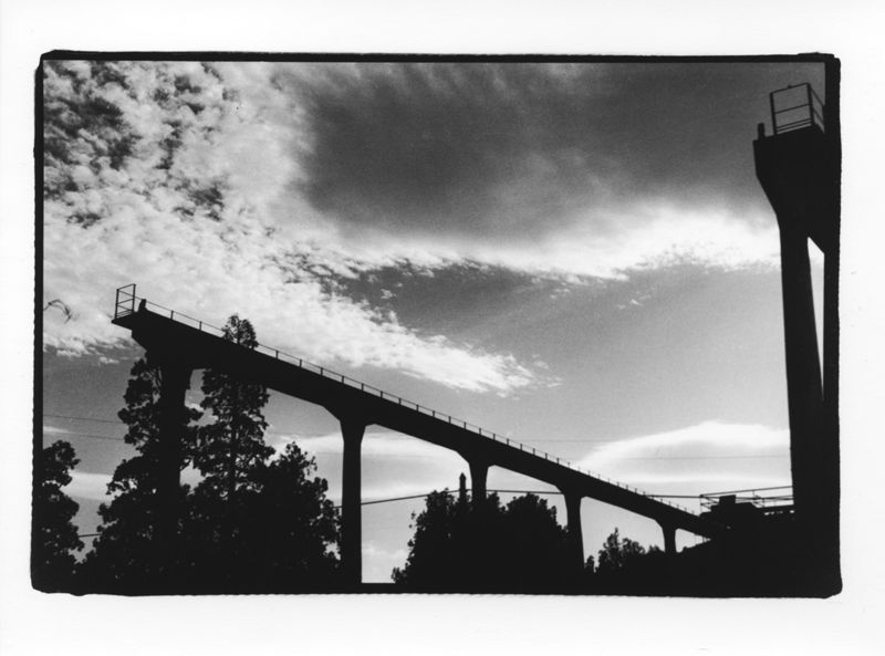 Passerelle interrompue, près de Neussargues, mai 1995