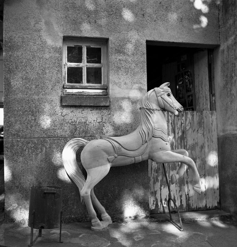 Rue des Remparts à Salers, août 2008
