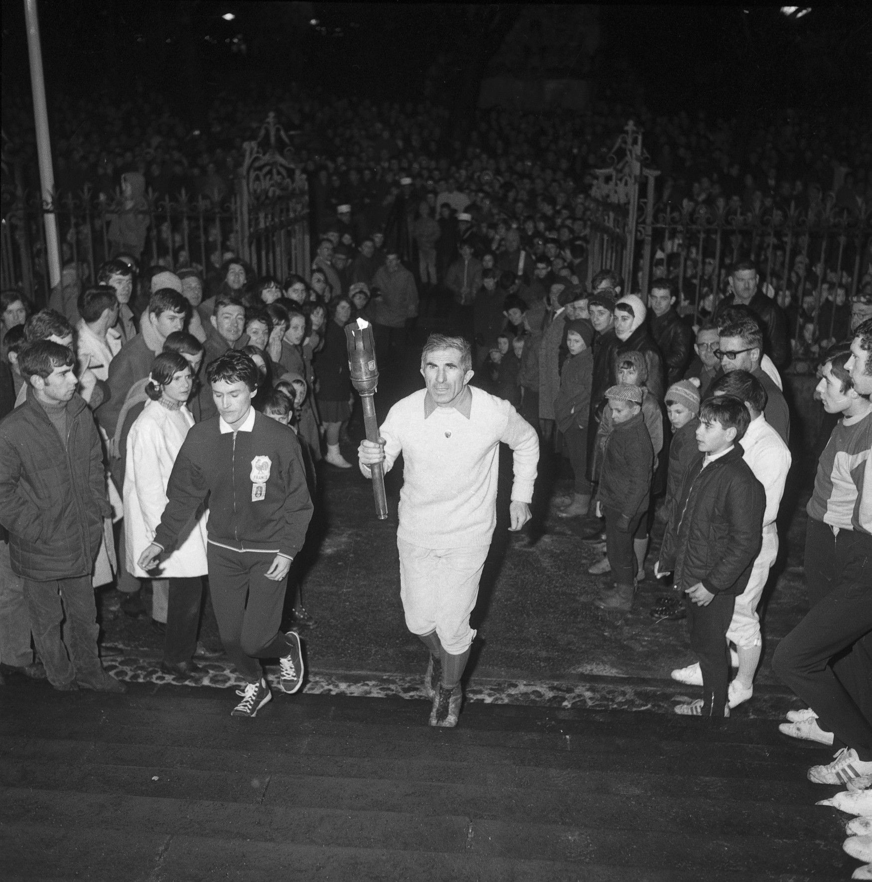 La flamme olympique à l’épreuve de la neige cantalienne (1968)